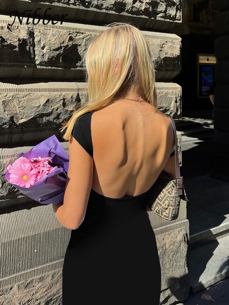 Miniature : Robe pour femme, couleur unie, sexy avec dos nu, élégante.