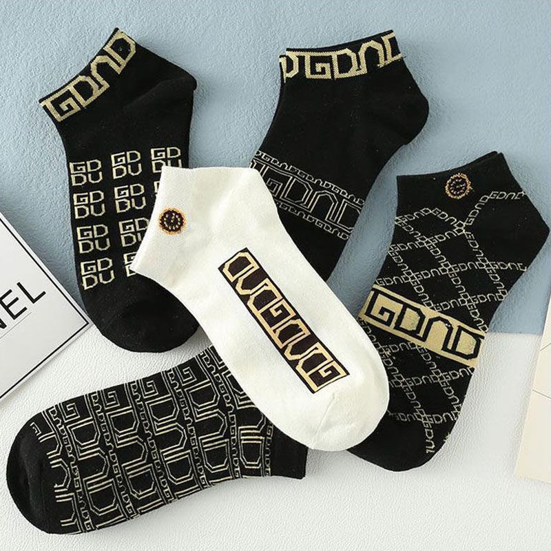 Thumbnail: Chaussettes courtes respirantes, style luxe, design tendance.