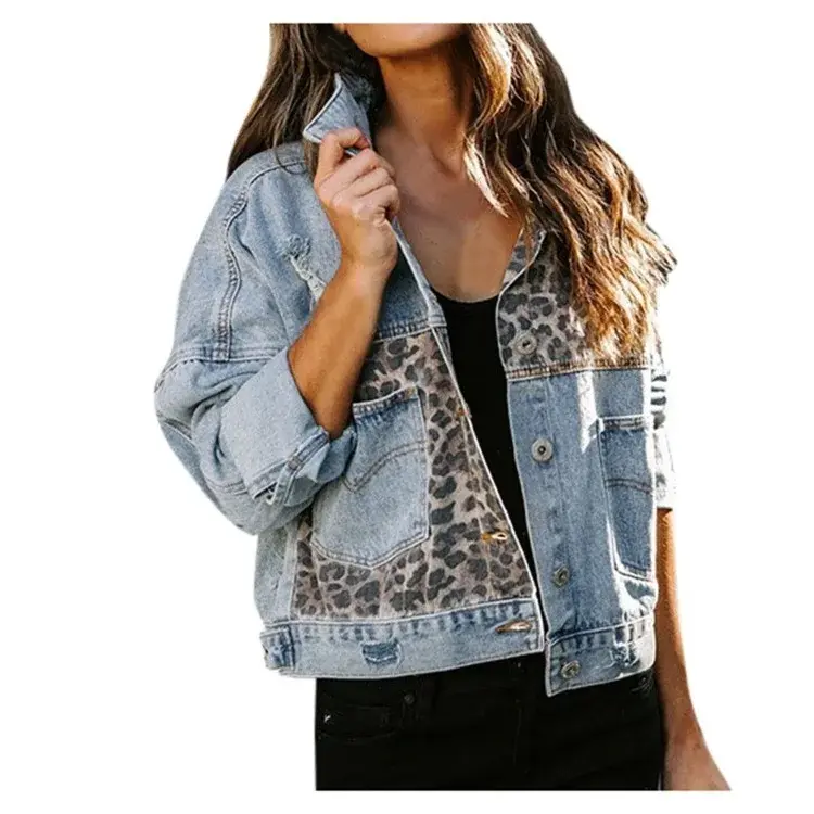 Thumbnail: Veste en denim avec imprimé léopard, style tendance.