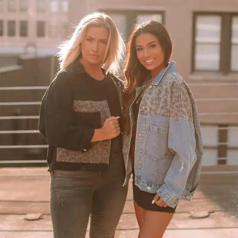 Thumbnail: Veste en denim avec imprimé léopard, style tendance.