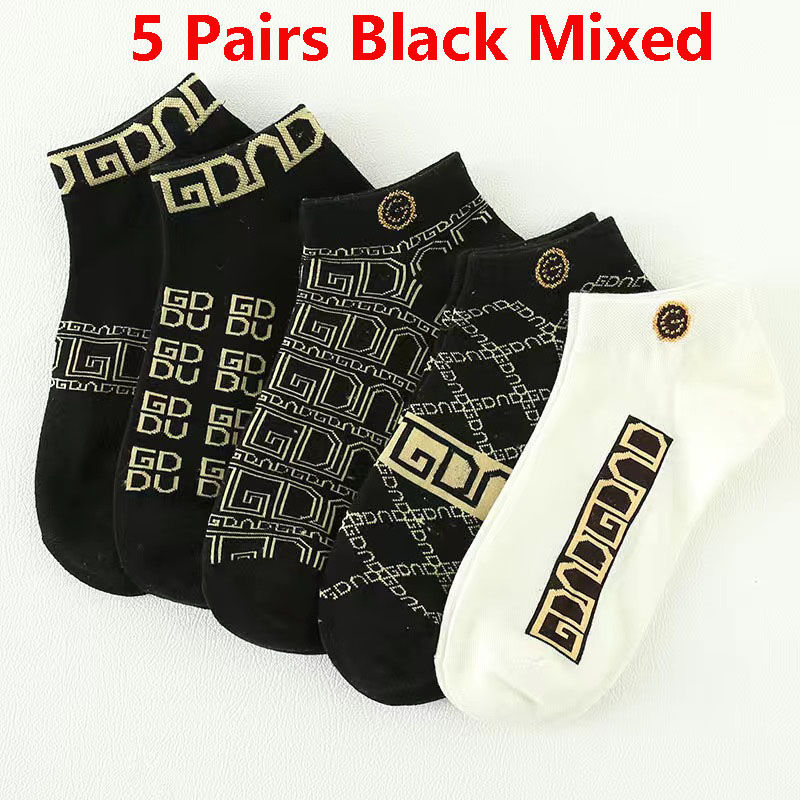 Thumbnail: Chaussettes courtes respirantes, style luxe, design tendance.