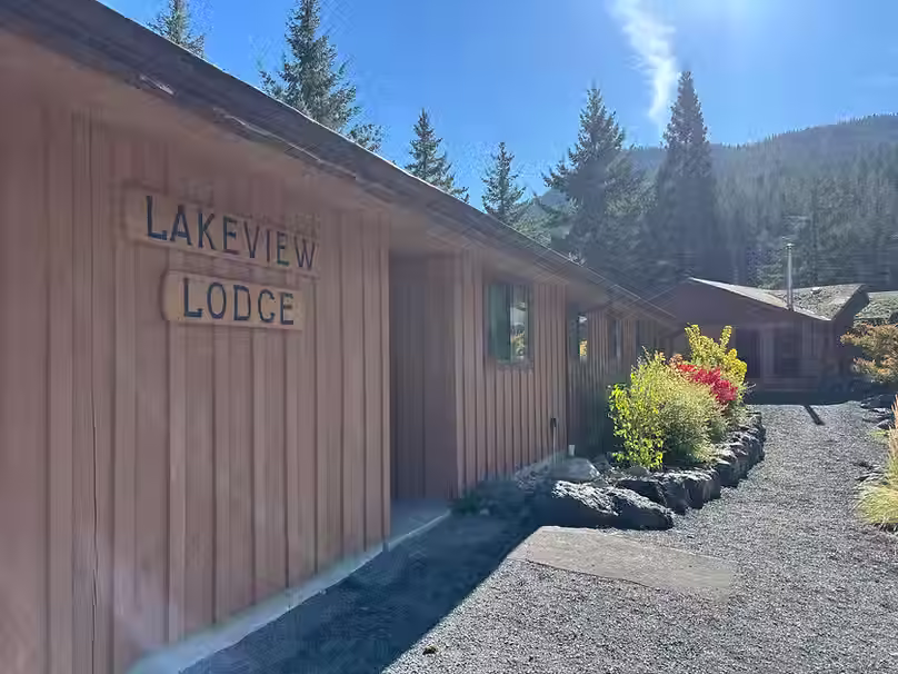 Camp Imadene Lakeview Lodge outdoor view