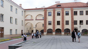 Vilniaus universitetas mini Jono Kazlausko 90-metį ir baltų kalbotyros žurnalo „Baltistica“ 55-metį