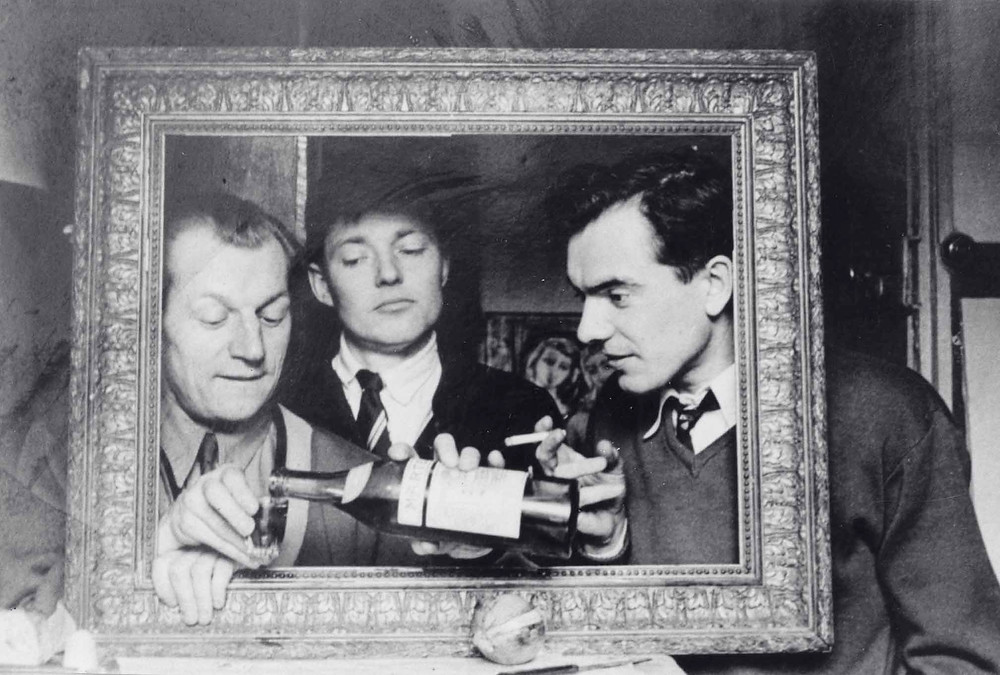 Lietuvių išeivijos menininkai Vytautas Kasiulis, Antanas Mončys ir Albinas Elskus. Po V. Kasiulio parodos Christian Gilbert Stiebel galerijoje atidarymo. 1953 m. AMNM archyvo nuotr.