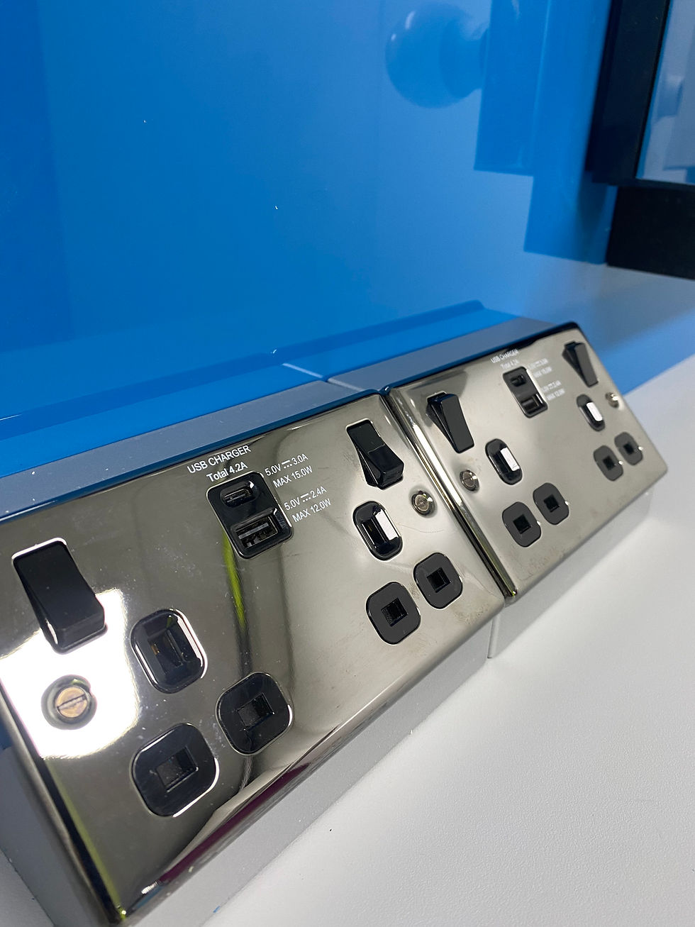 mini split with ample usb power sockets