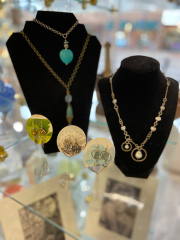 Suzan Harbin, artisan jewelry maker.