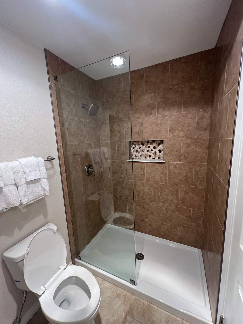 Modern bathroom with toilet and tiled walk-in shower