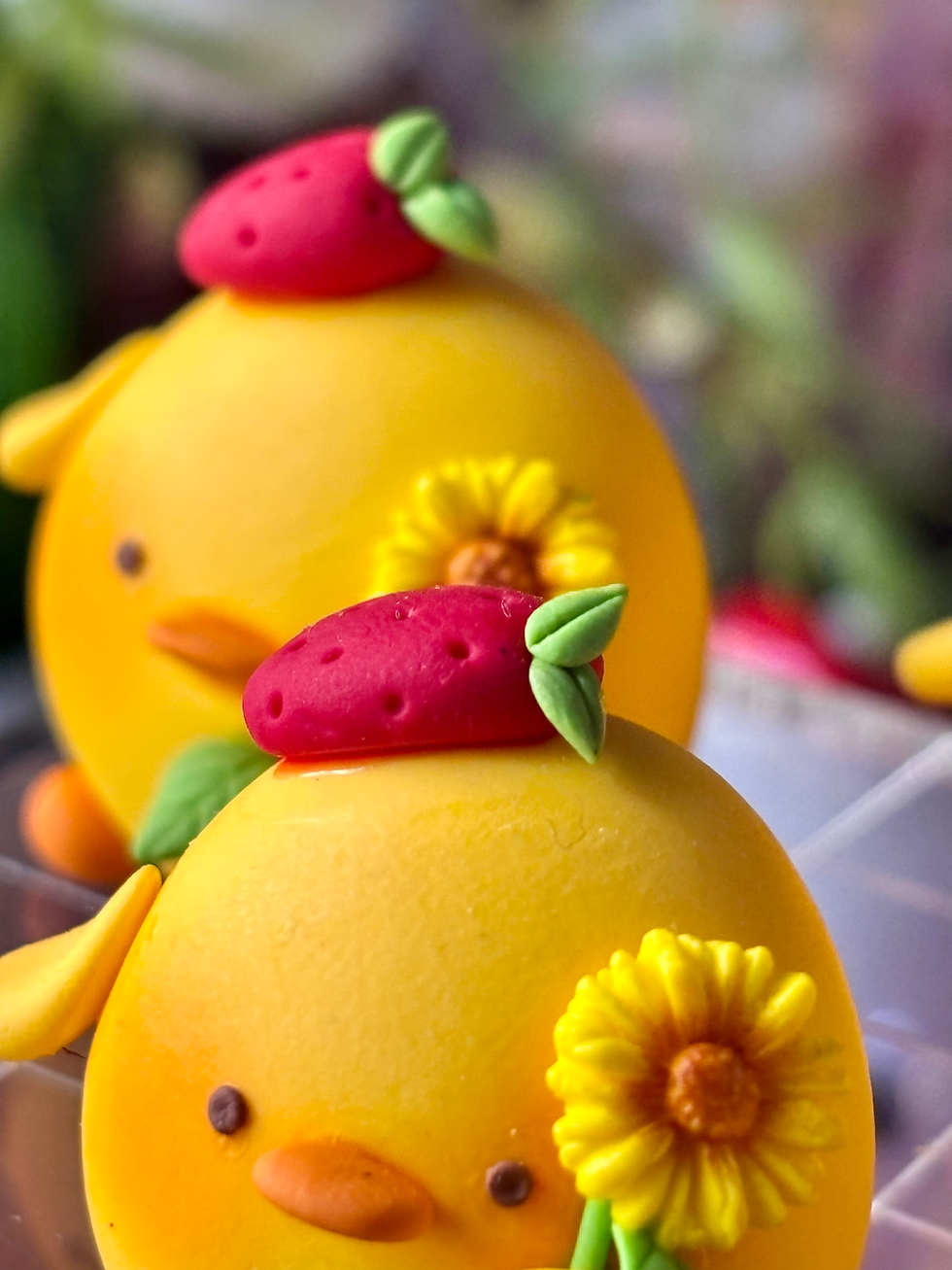 Cute duck clay keychain - Close Up