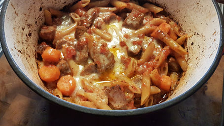 Moscharaki giouvétsi (Kalvekød med pasta i stegegryde)