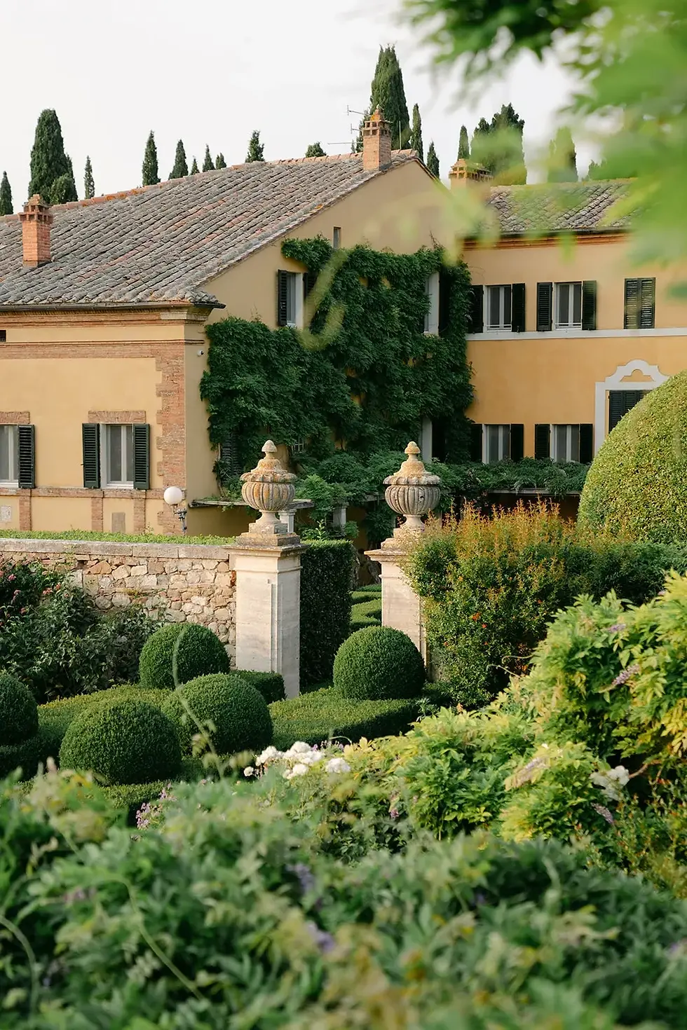 la-foce-tuscany-wedding-villa.webp