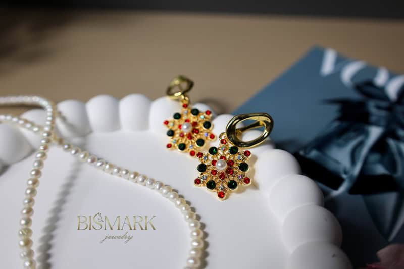 Elegant freshwater pearl jewelry set featuring a star pendant necklace and earrings.