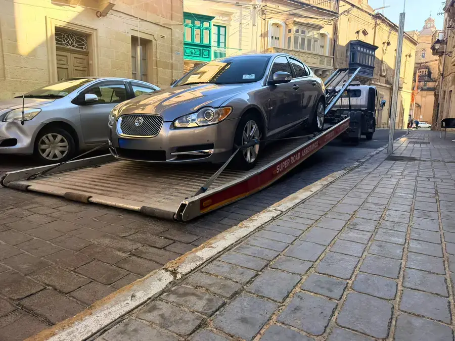 LOW APPROACH TOWING - FLATBED TOWING - ZURRIEQ, MALTA SUPER ROAD ASSISTANCE
