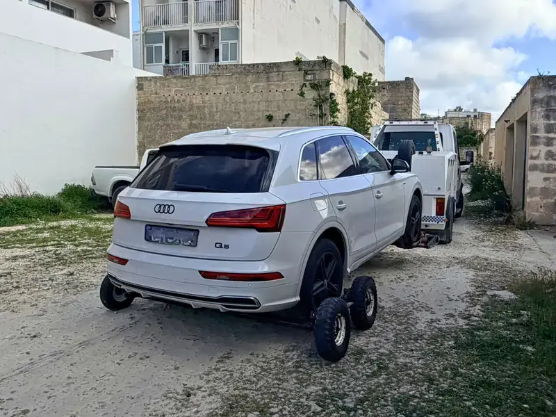 Audi-Q5-Wheellift-and-dollies-recovery-super-road-assistance