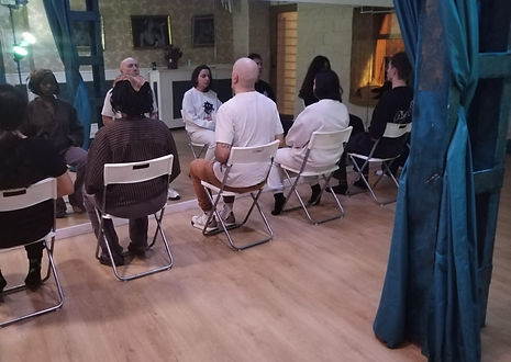 alumnos en clase de técnica vocal