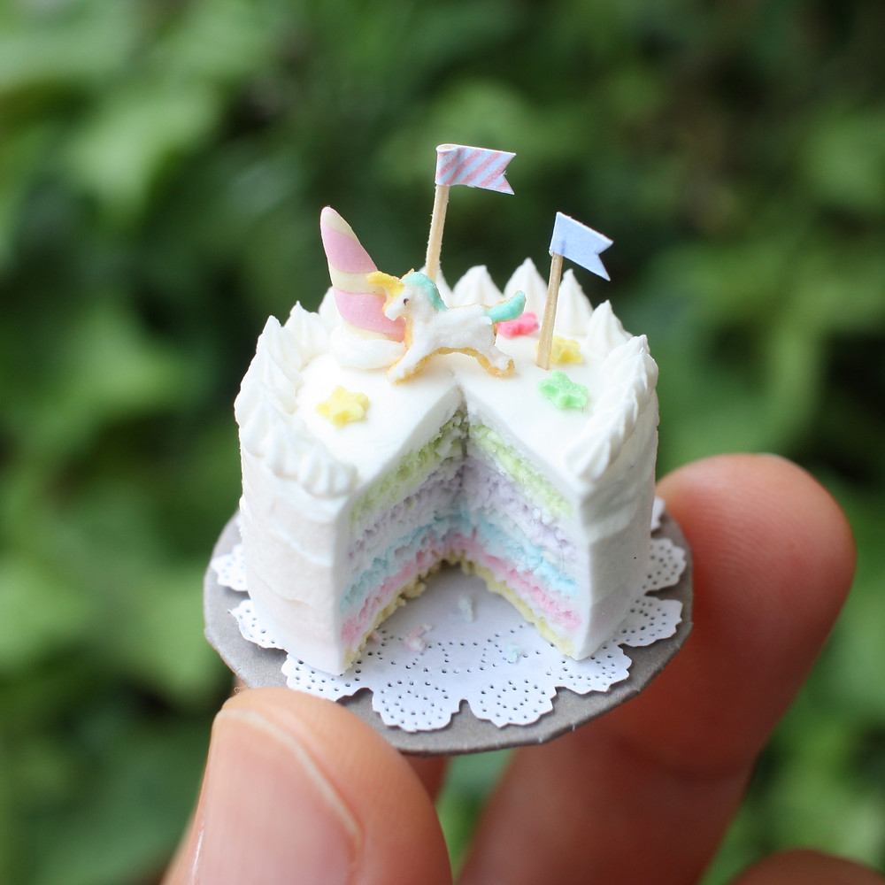 ユニコーンのレインボーケーキ