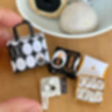 東京たまご ごまたまご。黒ごまペーストの餡をカステラとホワイトチョコレートでコー