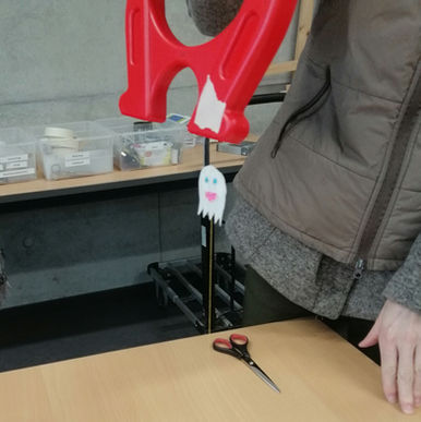 Magnet lässt Gespenst und Schmetterling schweben - Magnetismus erforschen mit Kindern