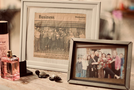 Photos of the opening day and new article of the salon.