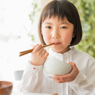 発達障害、発達支援、放課後等デイサービス、スモールステップ、食事マナー