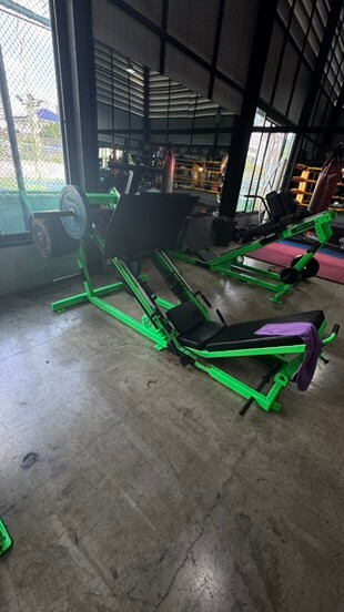 Muscle Factory leg machine