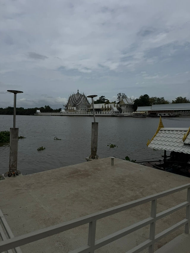Wat Phuttha Prommayan boat