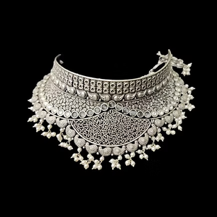 Silver Necklace for Mom: Gifting Guide for Mother's Day