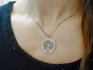 Silver Lockets for Girlfriends: Thoughtful Gift Ideas