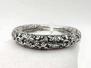 5 Spiritual Benefits of Wearing Silver Kada