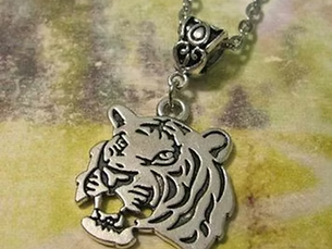 How to Make a Statement with Minimalist Silver Pendants