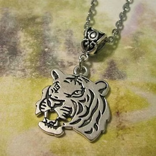 How to Make a Statement with Minimalist Silver Pendants