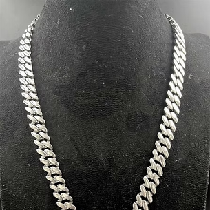 Why Silver Chains Are the Best First Jewellery for Teen Boys