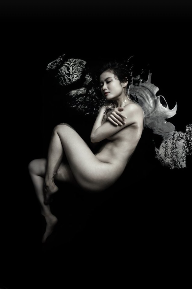 Fine art monochrome photography of Misuzu Shibuya submerged in clear dark water, Element: Water — Ochiai River #01 by Yuichi Nakamura