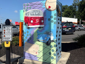 New Signal Box Mural Celebrates Classic Car Culture