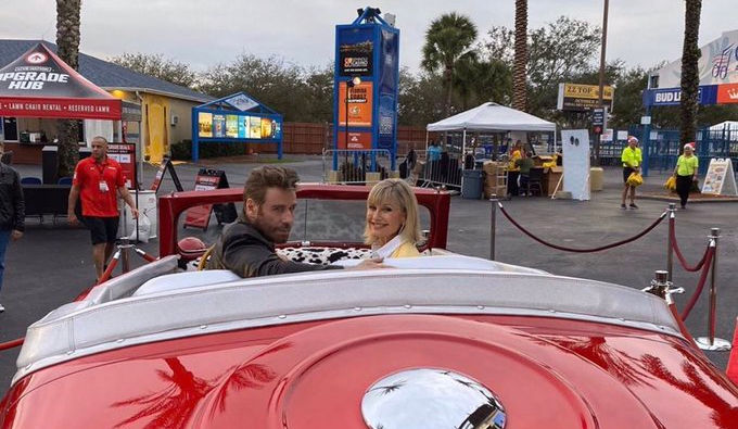 John Travolta & Olivia Newton John Revive 'Grease' for sing-along in West Palm Beach