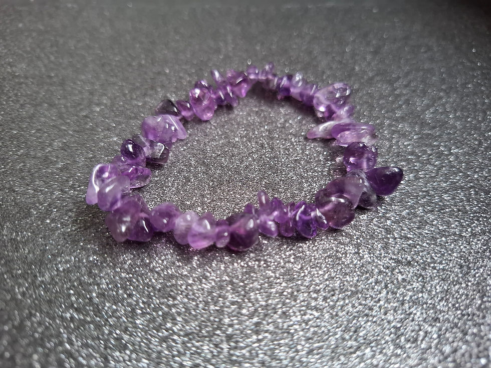 Amethist kristal – beschermend en rustgevend, opent derde oog en kruinchakra, bevordert intuïtie, helderheid, innerlijke rust