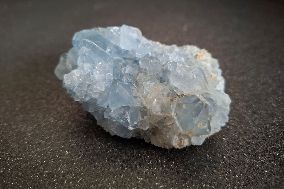 Celestien edelsteen – steen van rust, helderheid, intuïtie en verbinding met engelenenergie