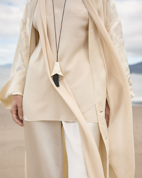 Off-white clothes set with a ceramic necklace