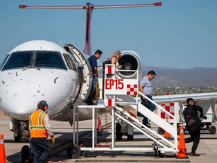 Gráfico de rutas aéreas internacionales proyectadas conectando el Aeropuerto Internacional de Los Cabos con destinos en Europa y Medio Oriente, 2026.