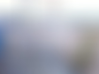 Vista aérea de Playa El Chileno en Los Cabos, mostrando sus aguas azul turquesa perfectamente claras y la arena dorada, confirmando que el sitio está en condiciones sanitarias óptimas.