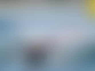 Atletas de triatlón iniciando la etapa de natación en las aguas cristalinas de Cabo San Lucas con el famoso Arco al fondo bajo un amanecer de 2026.