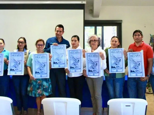 Voluntarios y autoridades de Loreto recolectando residuos sólidos en la desembocadura de un arroyo local durante la jornada estatal Ola Azul 2026.