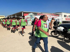 Jóvenes deportistas de Los Cabos con uniformes oficiales durante la ceremonia de despedida para su competencia en Puebla, 2026.
