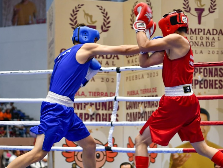 El boxeador Evan Corona de Baja California Sur realizando un entrenamiento de sombra y técnica de golpeo durante su preparación para la Olimpiada Nacional 2026.