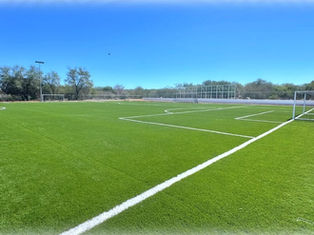Panoramic view of a new multi-purpose sports unit in Los Cabos, featuring soccer fields, basketball courts, and green areas, 2026.