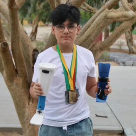 Joven sudcaliforniano innova en la industria médica con prótesis de PET impresas en 3D