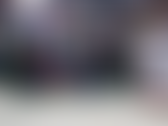 Jóvenes entrenando con guantes y golpeando costales en el interior del nuevo y equipado gimnasio de boxeo de la colonia Vista Hermosa en La Paz, abril 2026.