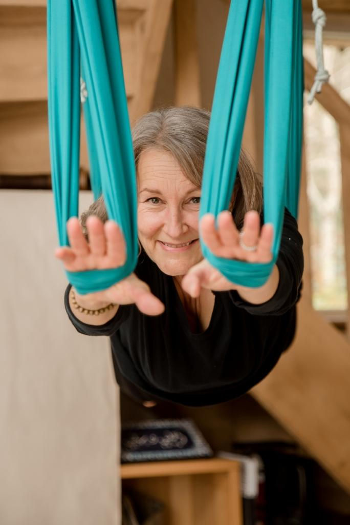 Élève en formation de yoga aérien