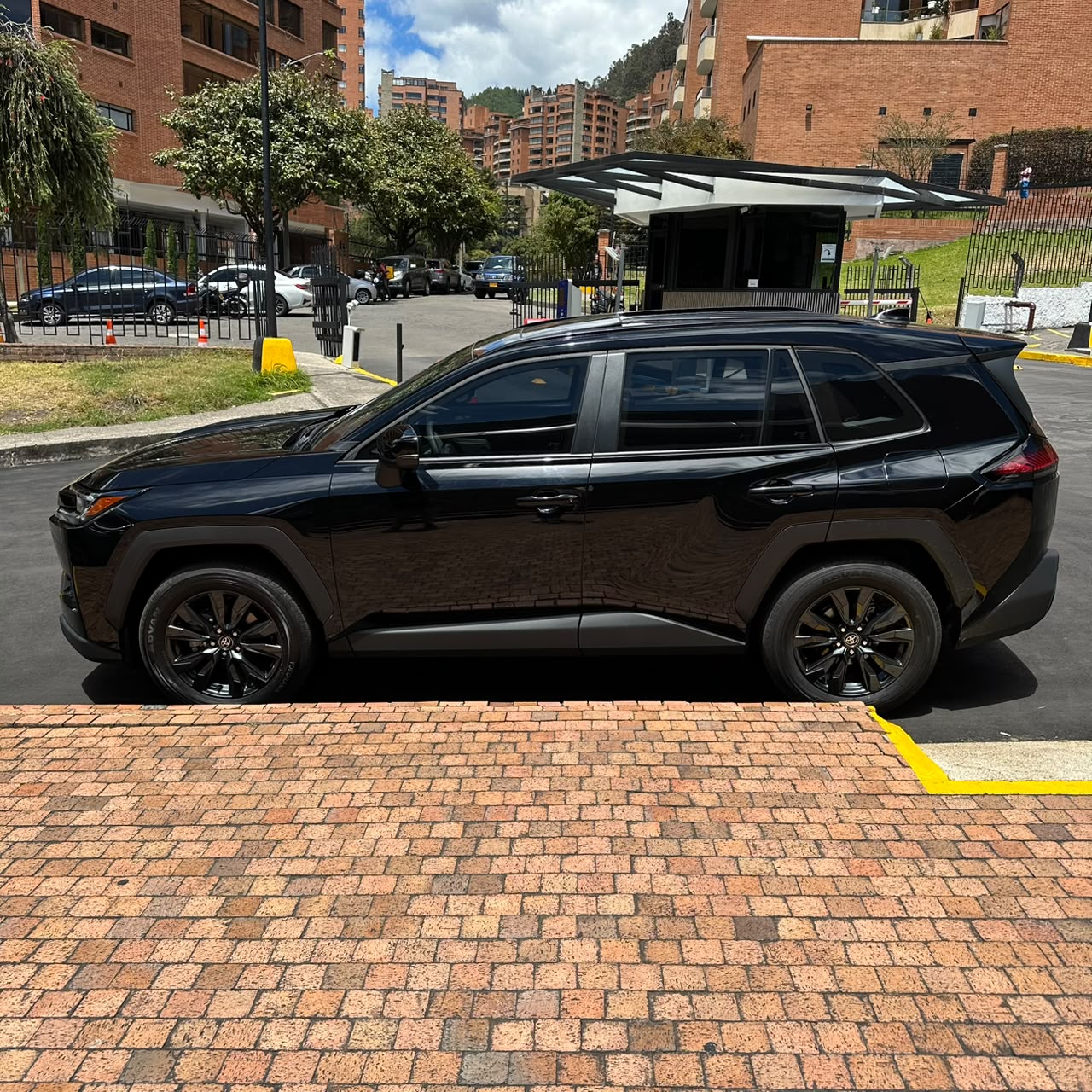 TOYOTA RAV4 XLE 2026