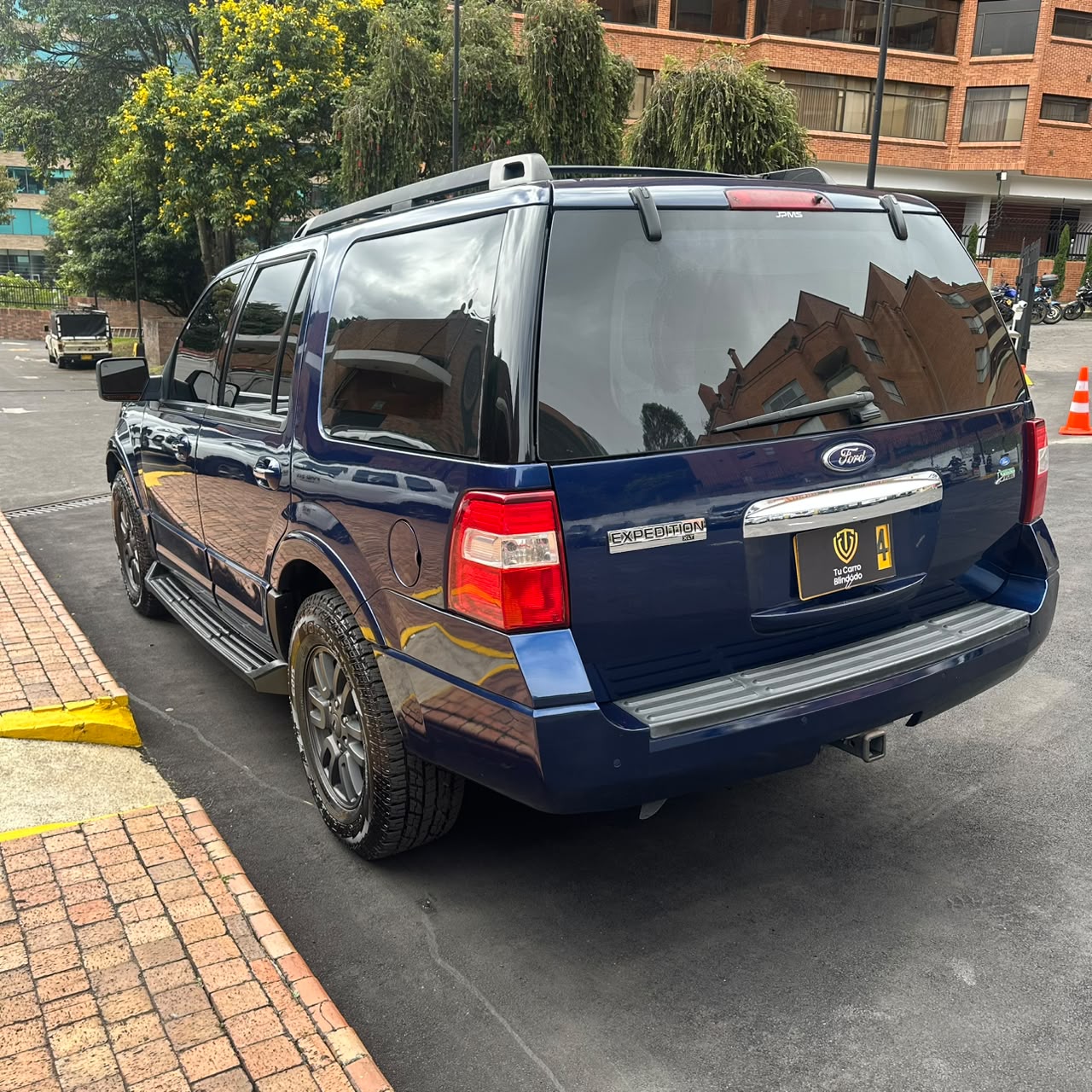 FORD EXPEDITION XLT 4X4 2011