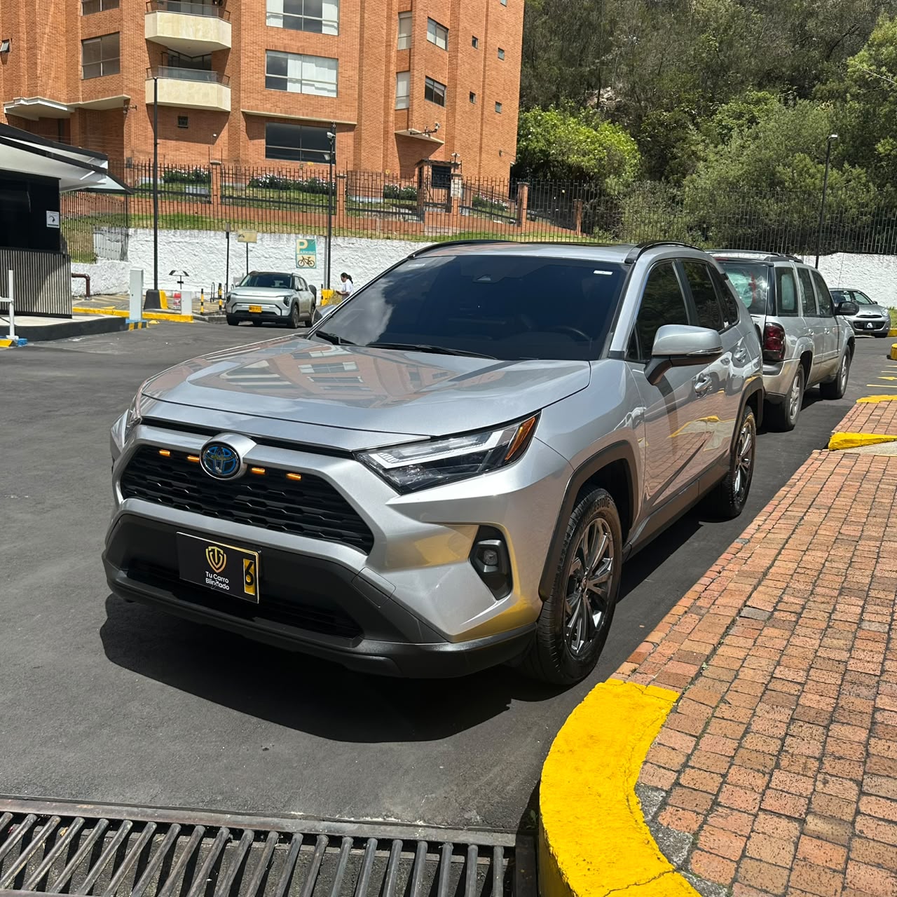 TOYOTA RAV4 XLE 2024